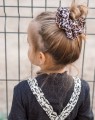 ręcznie robiona hand made polska marka gumka gumeczka scrunchie skranczi frotka gruba gumka materiałowa do koka ozdoba akcesoria kokarda kokardka spinka do włosów opaska bezuciskowa mama córka jedwabna satynowa lniana panterka brązowa
