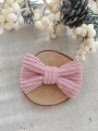 ręcznie robiona hand made Kokarda kokardka spinka do włosów opaska bezuciskowa dla dzieci niemowląt noworodek  noworodka ozdoba do włosów akcesoria sztruksowa różowa róż  jasna pudrowa