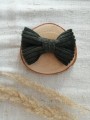 ręcznie robiona hand made Kokarda kokardka spinka do włosów opaska bezuciskowa dla dzieci niemowląt noworodek  noworodka ozdoba do włosów akcesoria do włosów gumka do włosów scrunchie skranczi leśny zgniła butelkowa ciemna zieleń świąteczna
