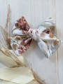 ręcznie robiona hand made Kokarda kokardka spinka do włosów opaska bezuciskowa dla dzieci niemowląt noworodek  noworodka ozdoba do włosów akcesoria do włosów biała kwiaty wiosenna pastelowe  gumka do włosów scrunchie skranczi