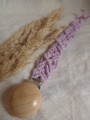 ręcznie robiona hand made dla dzieci niemowląt noworodek  noworodka ozdoba zawieszka do smoczka gryzaka przywieszka spersonalizowana z imieniem personalizowania imię dziecka naturalna drewno drewniana makrama pleciona brudny róż