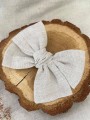 ręcznie robiona hand made Kokarda kokardka spinka do włosów opaska bezuciskowa dla dzieci niemowląt noworodek  noworodka ozdoba do włosów akcesoria do włosów szara lniana naturalna surowa beżowa kremowa jasna  gumka do włosów opaska wiązana