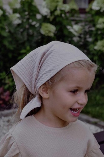 Chustka muślinowa z muślinu lekka dla noworodka noworodkowa dla dziecka jesienna  wiązana komplet chusta pod szyje na głowę przeciw słoneczna komin czapka hand made ręcznie robiona polska marka dla dziecka dziewczynki kremowa