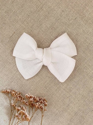 ręcznie robiona hand made Kokarda kokardka spinka do włosów opaska bezuciskowa dla dzieci niemowląt noworodek  noworodka ozdoba akcesoria gumka kremowa beżowa jasna chrzest chrzciny wesele krem pisakowa śmietankowa ecru biała biel skranczi scrunchie len