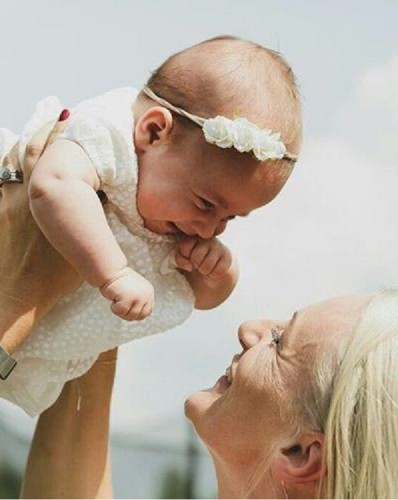 ręcznie robiona hand made Kokarda kokardka spinka do włosów opaska bezuciskowa dla dzieci niemowląt noworodek  noworodka ozdoba do włosów akcesoria wianek z kwiatów wianuszek chrzest chrzciny ślub wesele impreza biały biel białe kremowe ecru śmietankowa