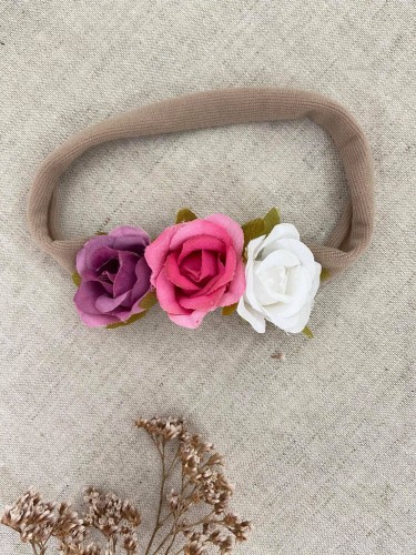 ręcznie robiona hand made Kokarda kokardka spinka do włosów opaska bezuciskowa dla dzieci niemowląt noworodek  noworodka ozdoba akcesoria wianek z kwiatów wianuszek chrzest chrzciny ślub wesele impreza biały biel białe kremowe ecru śmietankowa róż fiolet