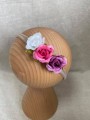 ręcznie robiona hand made Kokarda kokardka spinka do włosów opaska bezuciskowa dla dzieci niemowląt noworodek  noworodka ozdoba akcesoria wianek z kwiatów wianuszek chrzest chrzciny ślub wesele impreza biały biel białe kremowe ecru śmietankowa róż fiolet