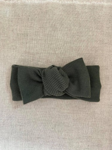 Opaska ciepła zimowa jesienna bawełniana prążkowana wiązana komplet komin czapka hand made ręcznie robiona polska marka dla dziecka dziewczynki chłopca noworodek noworodka na uszka zielona zielony butelkowa zieleń khaki zgniła