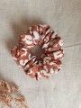 ręcznie robiona hand made polska marka gumka gumeczka scrunchie skranczi frotka gruba gumka materiałowa naturalna do koka ozdoba akcesoria kokarda kokardka spinka do włosów opaska bezuciskowa mama córka jedwabna satynowa lniana karmelowa kwiaty
