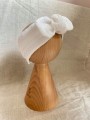 Opaska muślinowa z muślinu lekka dla noworodka noworodkowa dla dziecka jesienna  wiązana komplet chustka komin czapka hand made ręcznie robiona polska marka dla dziecka dziewczynki biała biel śmietanka śmietankowy kremowy
