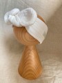 Opaska muślinowa z muślinu lekka dla noworodka noworodkowa dla dziecka jesienna  wiązana komplet chustka komin czapka hand made ręcznie robiona polska marka dla dziecka dziewczynki biała biel śmietanka śmietankowy kremowy