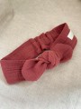 Opaska muślinowa z muślinu lekka dla noworodka noworodkowa dla dziecka jesienna  wiązana komplet chustka komin czapka hand made ręcznie robiona polska marka dla dziecka dziewczynki bordowa wiśniowa bordo buraczkowa malinowa