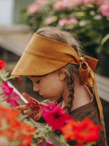 Hand made polska marka daszek przeciwsłoneczny na plaże chustka muślinowa z daszkiem na głowę na lato dla niemowlaka dziecka dziewczynki dorosłego osłona przed słońcem osłona na twarz buzię naturalny len lightblue nude naturalny lniany brązowy karmel