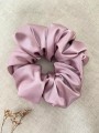 ręcznie robiona hand made polska marka gumka gumeczka scrunchie skranczi frotka gruba gumka materiałowa do koka ozdoba akcesoria kokarda kokardka spinka do włosów opaska bezuciskowa mama córka jedwabna satynowa lniana satyna liliowa różowa fioletowa