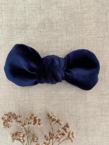 ręcznie robiona hand made Kokarda kokardka spinka do włosów opaska bezuciskowa dla dzieci niemowląt noworodek  noworodka ozdoba do włosów akcesoria do włosów welurowa aksamitna welur granatowa świąteczna