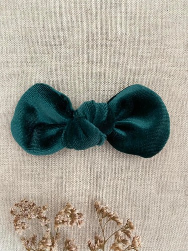 ręcznie robiona hand made Kokarda kokardka spinka do włosów opaska bezuciskowa dla dzieci niemowląt noworodek  noworodka ozdoba do włosów akcesoria do włosów welurowa aksamitna welur butelkowa zieleń zielowa świąteczna