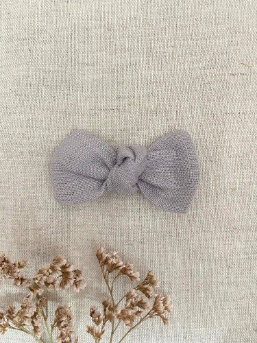 ręcznie robiona hand made Kokarda kokardka spinka do włosów opaska bezuciskowa dla dzieci niemowląt noworodek  noworodka ozdoba do włosów akcesoria do włosów wesele impreza gumka szara gołebi len szary grafitowy biały pastelowy lniana naturalna