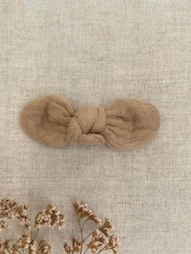 ręcznie robiona hand made Kokarda kokardka spinka do włosów opaska bezuciskowa dla dzieci niemowląt noworodek  noworodka ozdoba do włosów akcesoria do włosów   gumka do włosów scrunchie skranczi muślin muślinowa beżowy kremowy szary