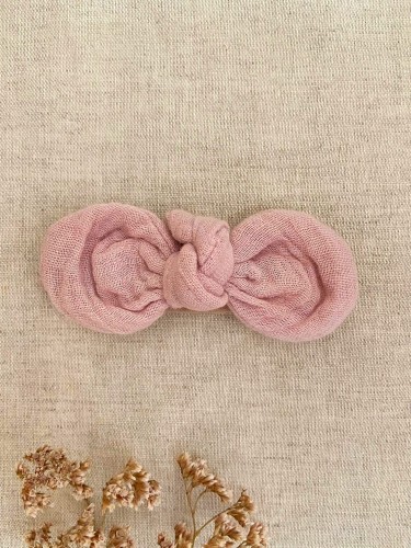 ręcznie robiona hand made Kokarda kokardka spinka do włosów opaska bezuciskowa dla dzieci niemowląt noworodek  noworodka ozdoba do włosów akcesoria do włosów   gumka do włosów scrunchie skranczi muślin muślinowa jasny róż