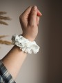 ręcznie robiona hand made polska marka gumka gumeczka scrunchie skranczi frotka gruba gumka materiałowa naturalna do koka ozdoba akcesoria kokarda kokardka spinka do włosów opaska bezuciskowa mama córka jedwabna satynowa lniana pudrowa haftowana