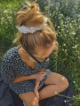 ręcznie robiona hand made polska marka gumka gumeczka scrunchie skranczi frotka gruba gumka materiałowa naturalna do koka ozdoba akcesoria kokarda kokardka spinka do włosów opaska bezuciskowa mama córka jedwabna satynowa lniana pudrowa haftowana