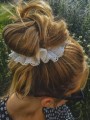 ręcznie robiona hand made polska marka gumka gumeczka scrunchie skranczi frotka gruba gumka materiałowa naturalna do koka ozdoba akcesoria kokarda kokardka spinka do włosów opaska bezuciskowa mama córka jedwabna satynowa lniana pudrowa haftowana