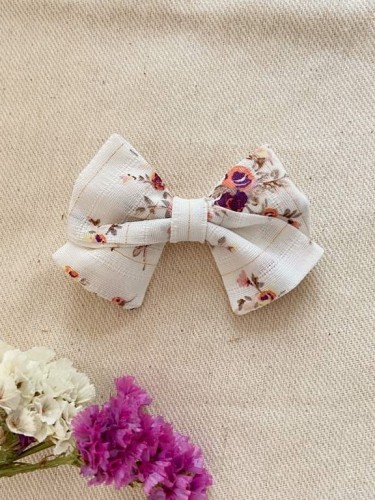 ręcznie robiona hand made Kokarda kokardka spinka do włosów opaska bezuciskowa dla dzieci niemowląt noworodek  noworodka ozdoba do włosów akcesoria do włosów kremowa fioletowe kwiaty róże złoto złota wesele impreza gumka