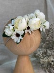 Wianek z białych kwiatów