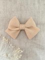 Kokarda kokardka spinka do włosów opaska bezuciskowa dla dzieci niemowląt noworodek noworodka ozdoba do włosów akcesoria do włosów gumka spineczka kremowa ecru beżowa śmietankowa nude chrzcinowa świąteczna (15).jpg