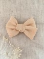 Kokarda kokardka spinka do włosów opaska bezuciskowa dla dzieci niemowląt noworodek noworodka ozdoba do włosów akcesoria do włosów gumka spineczka kremowa ecru beżowa śmietankowa nude chrzcinowa świąteczna (14).jpg