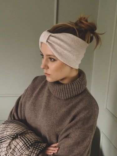 Opaska bawełniana na uszy na wiosnę jesień zimę ciepła opaska dla dorosłych czapka dla dzieci dziecka noworodków noworodka przepaska na głowę ręcznie robiona szyta w Polsce hand made elastyczna opaska z bawełny zamiast czapki komplet z kominem nude